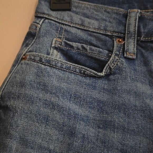 New Old Navy Women's 2 button fly Extra High Rise Curvy Sky-Hi Straight Jeans - Picture 3 of 11